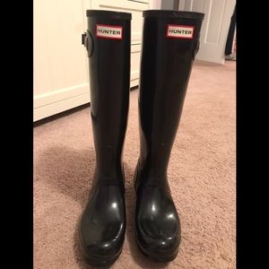 Brand new patent black Hunter rain boots